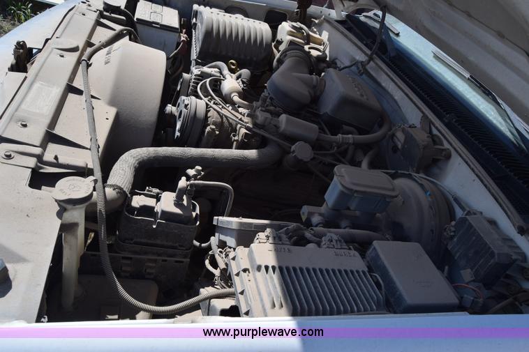 image for item BX9747 1999 Chevrolet 2500 utility truck