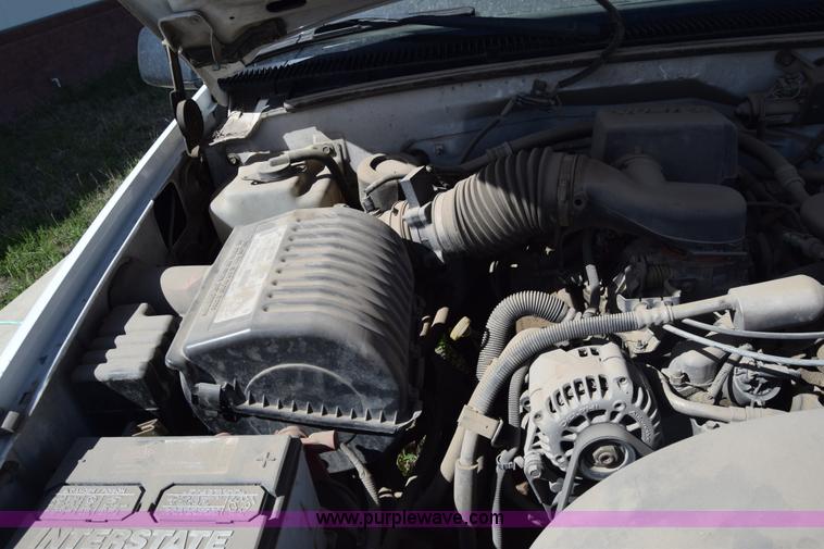 image for item BX9747 1999 Chevrolet 2500 utility truck