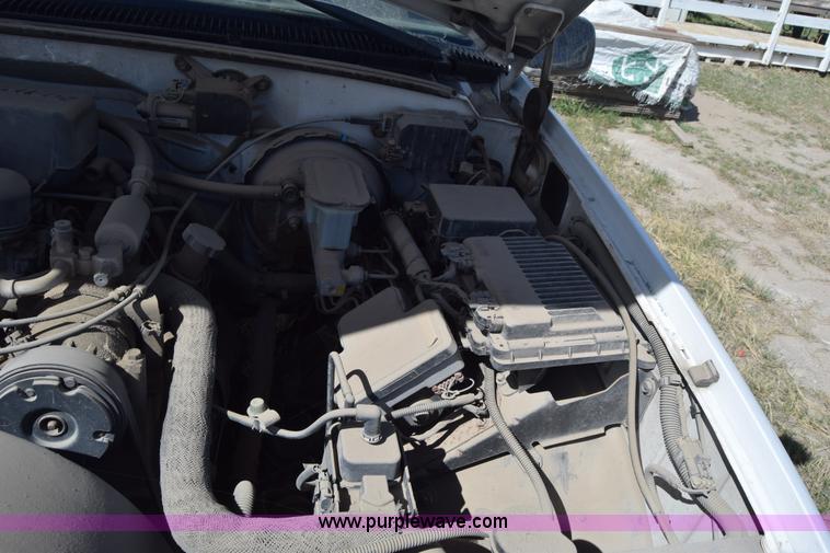 image for item BX9747 1999 Chevrolet 2500 utility truck