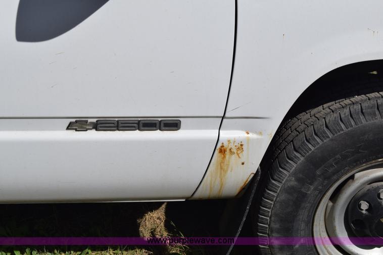 image for item BX9747 1999 Chevrolet 2500 utility truck