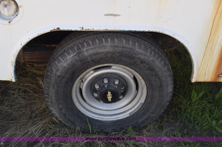 image for item BX9747 1999 Chevrolet 2500 utility truck