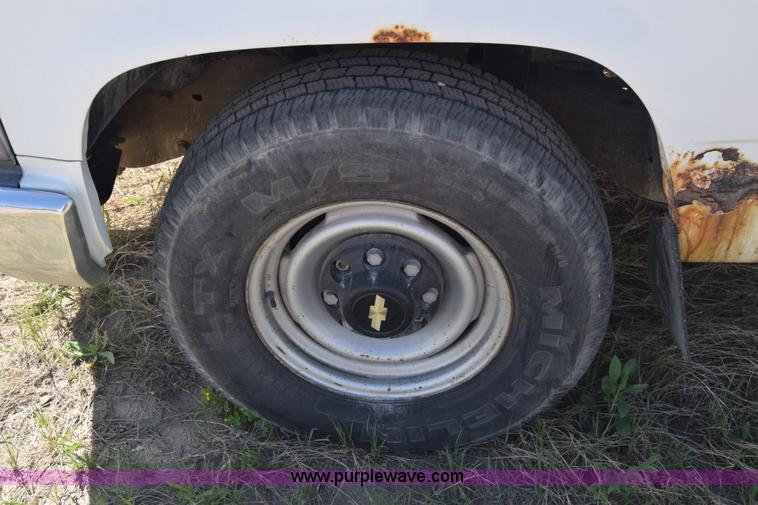 image for item BX9747 1999 Chevrolet 2500 utility truck