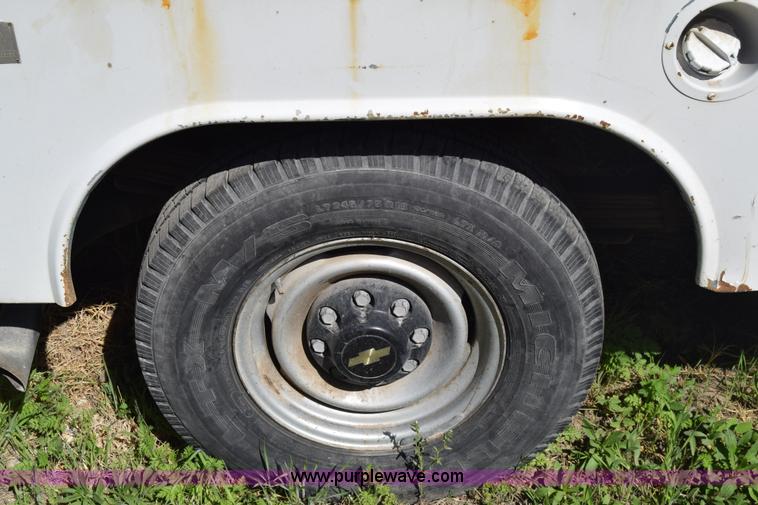 image for item BX9747 1999 Chevrolet 2500 utility truck