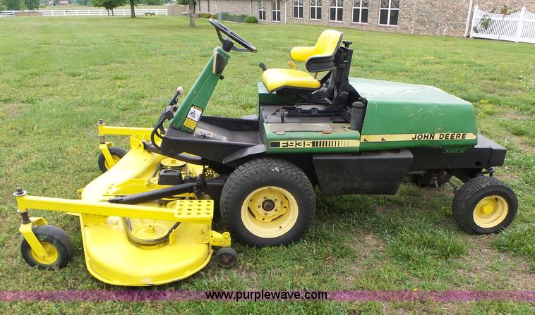 image for item BZ9554 John Deere F935 lawn mower