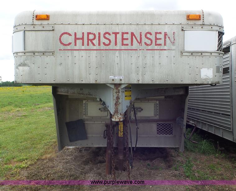 image for item CD9943 1997 Wilson P5GN838R livestock trailer
