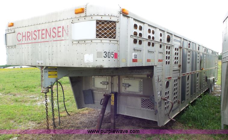 image for item CD9943 1997 Wilson P5GN838R livestock trailer