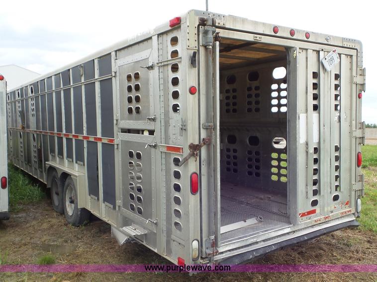 image for item CD9943 1997 Wilson P5GN838R livestock trailer