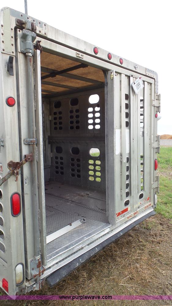 image for item CD9943 1997 Wilson P5GN838R livestock trailer