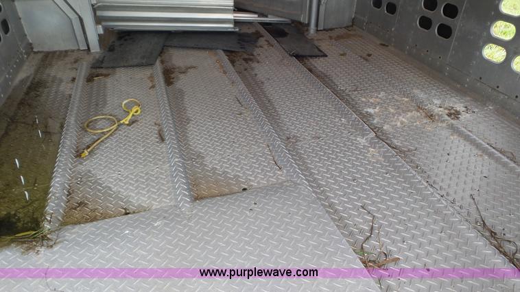 image for item CD9943 1997 Wilson P5GN838R livestock trailer