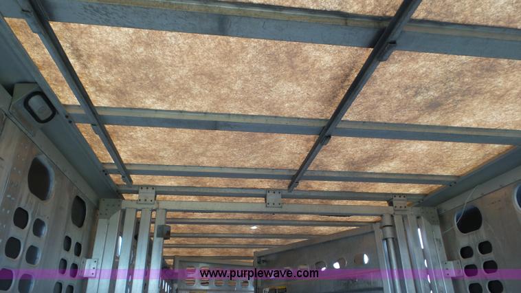 image for item CD9943 1997 Wilson P5GN838R livestock trailer