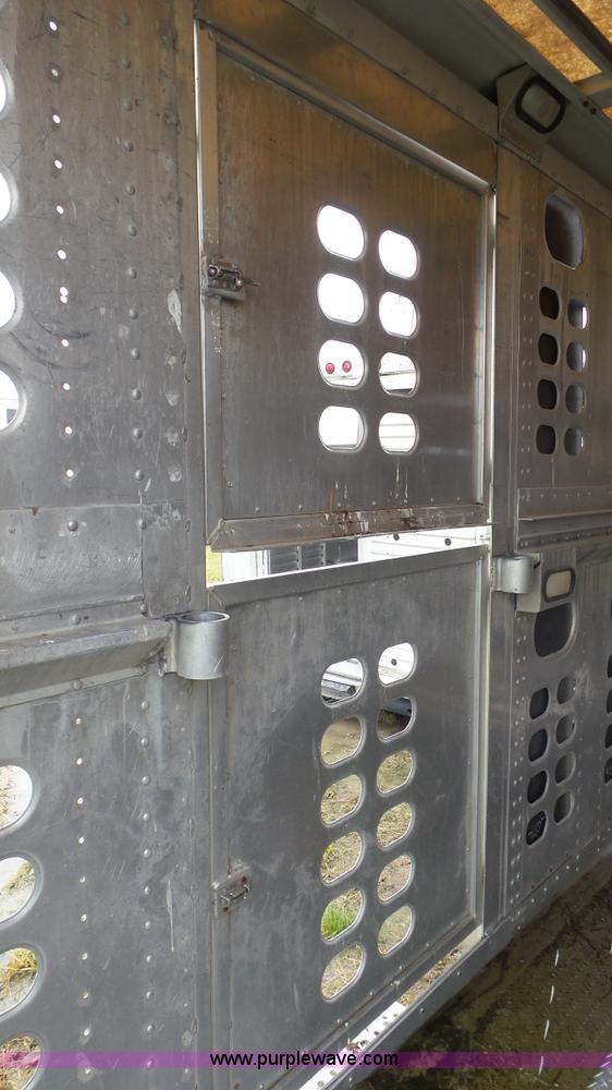 image for item CD9943 1997 Wilson P5GN838R livestock trailer