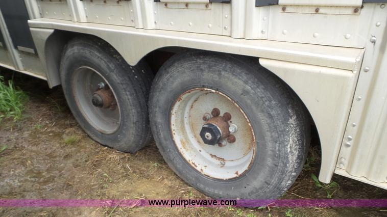 image for item CD9943 1997 Wilson P5GN838R livestock trailer