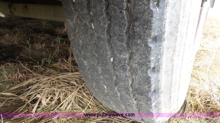 image for item CD9943 1997 Wilson P5GN838R livestock trailer