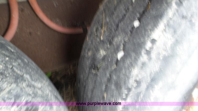 image for item CD9943 1997 Wilson P5GN838R livestock trailer