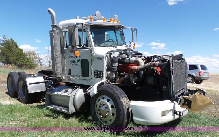 image for item J4098 2007 Peterbilt 386 semi truck