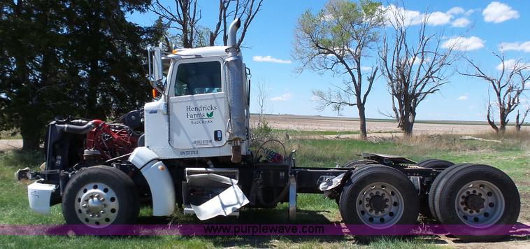 image for item J4098 2007 Peterbilt 386 semi truck