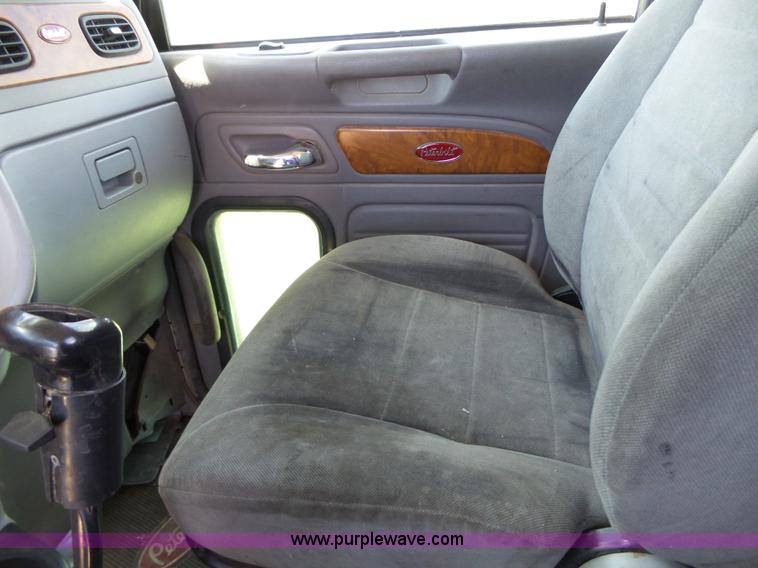 image for item J4098 2007 Peterbilt 386 semi truck