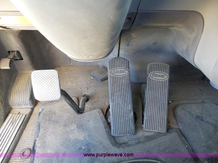 image for item J4098 2007 Peterbilt 386 semi truck