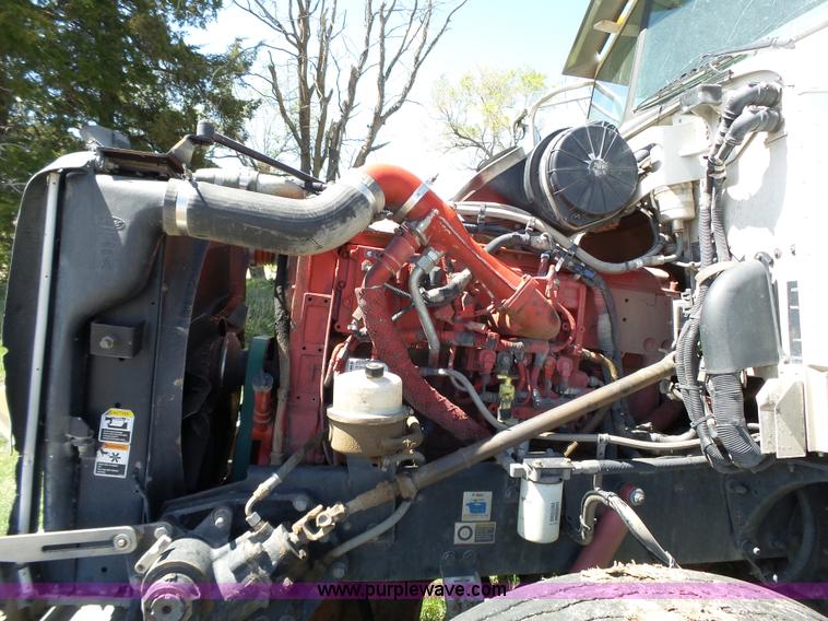 image for item J4098 2007 Peterbilt 386 semi truck