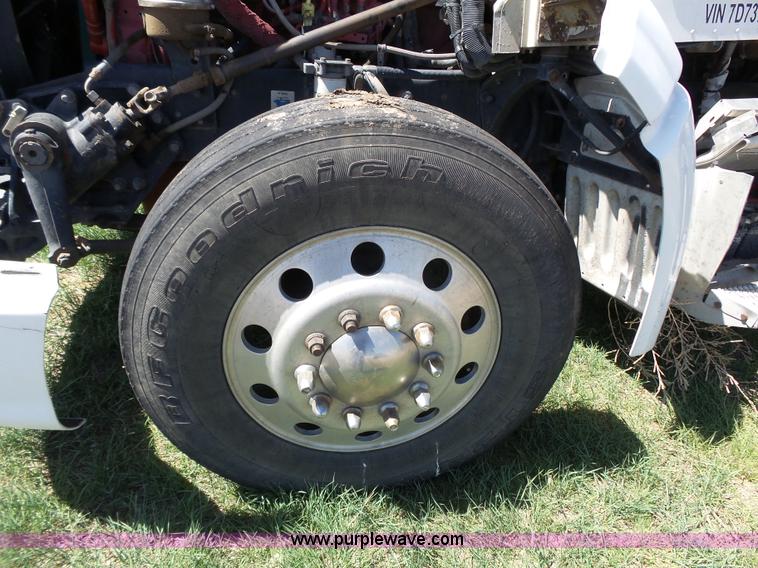 image for item J4098 2007 Peterbilt 386 semi truck