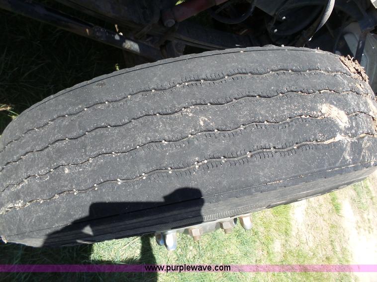 image for item J4098 2007 Peterbilt 386 semi truck