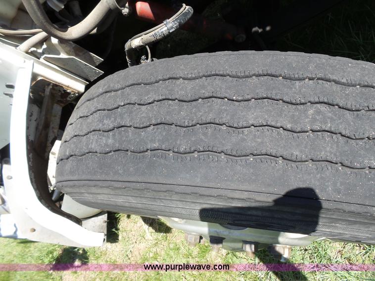 image for item J4098 2007 Peterbilt 386 semi truck