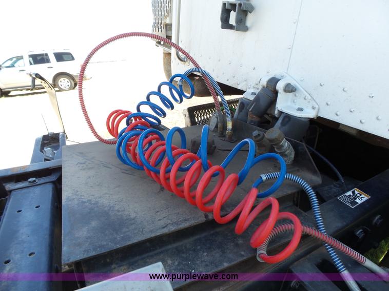 image for item J4098 2007 Peterbilt 386 semi truck