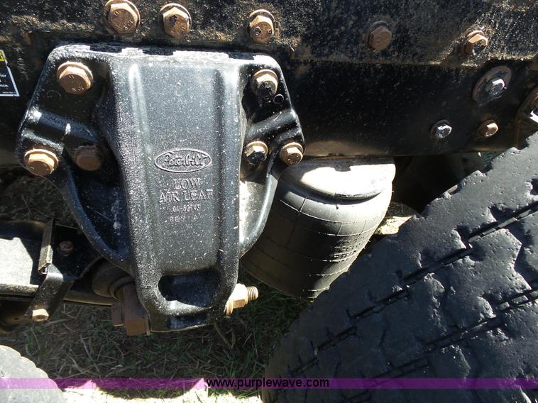 image for item J4098 2007 Peterbilt 386 semi truck