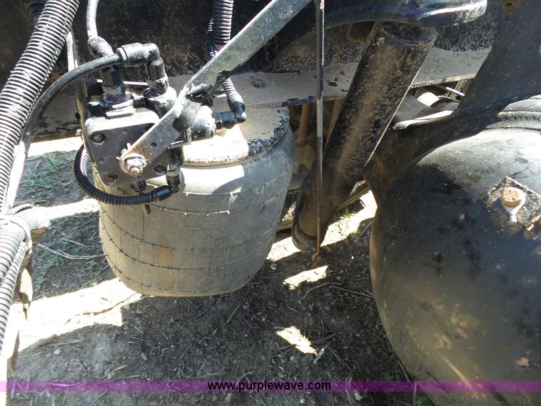 image for item J4098 2007 Peterbilt 386 semi truck