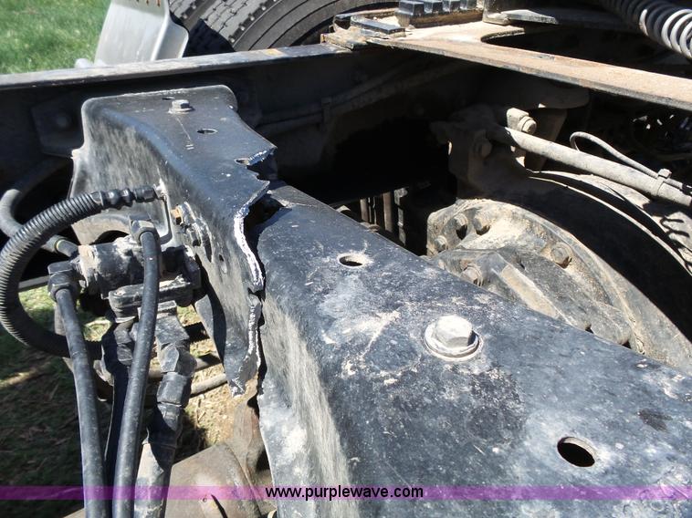 image for item J4098 2007 Peterbilt 386 semi truck