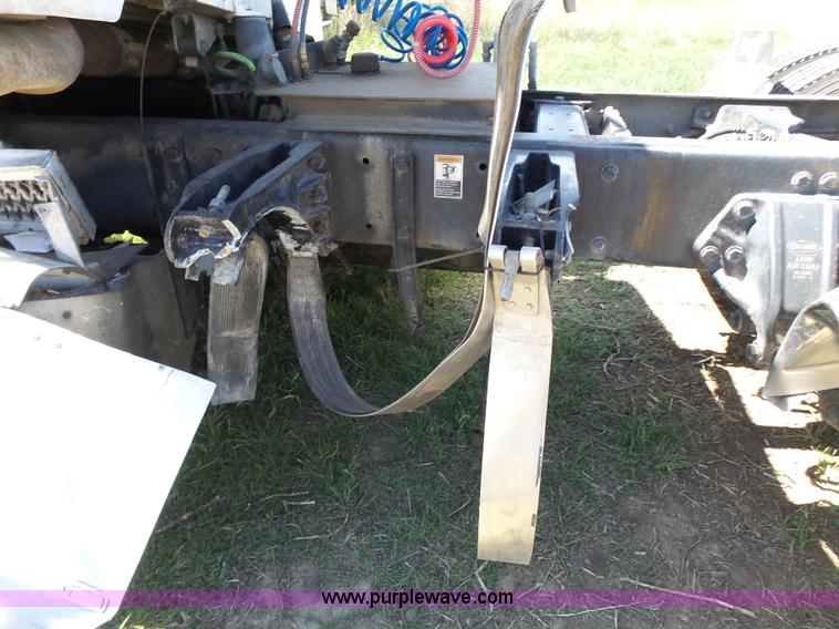 image for item J4098 2007 Peterbilt 386 semi truck