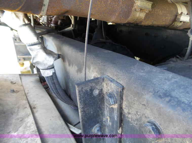 image for item J4098 2007 Peterbilt 386 semi truck