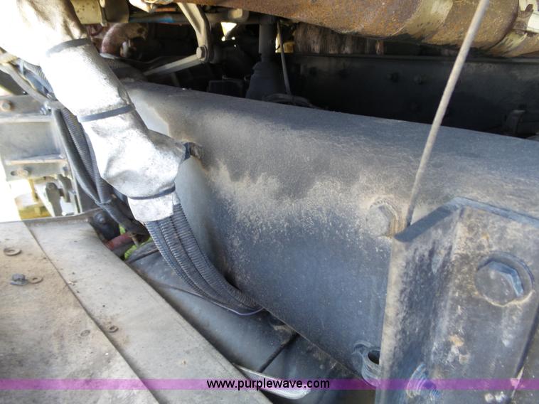 image for item J4098 2007 Peterbilt 386 semi truck