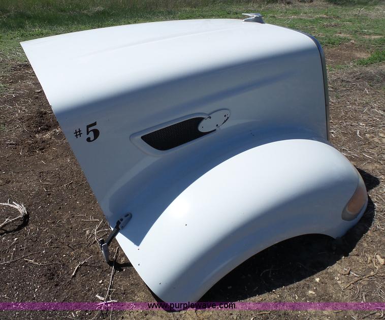 image for item J4098 2007 Peterbilt 386 semi truck