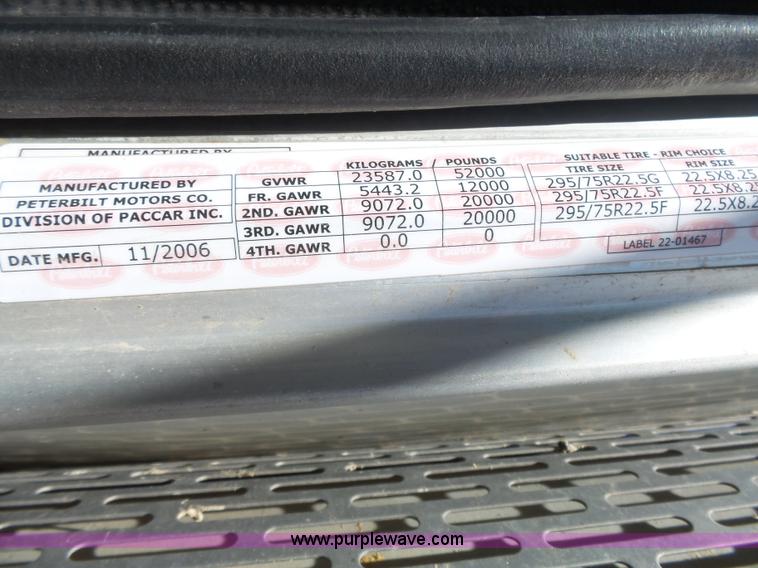 image for item J4098 2007 Peterbilt 386 semi truck