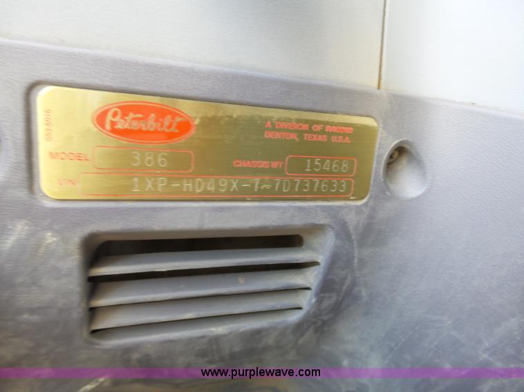 image for item J4098 2007 Peterbilt 386 semi truck