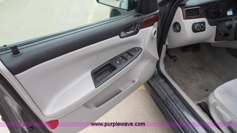 image for item J4194 2011 Chevrolet Impala LS