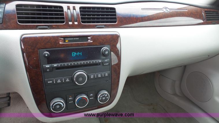 image for item J4194 2011 Chevrolet Impala LS