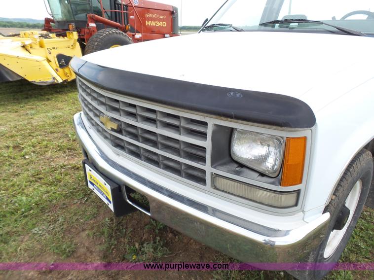 image for item J4934 1992 Chevrolet Cheyenne 2500 utility truck