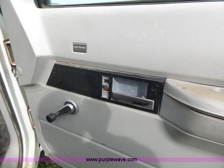 image for item J4934 1992 Chevrolet Cheyenne 2500 utility truck