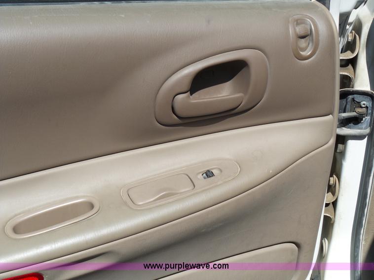 image for item J4937 2002 Dodge Intrepid SE