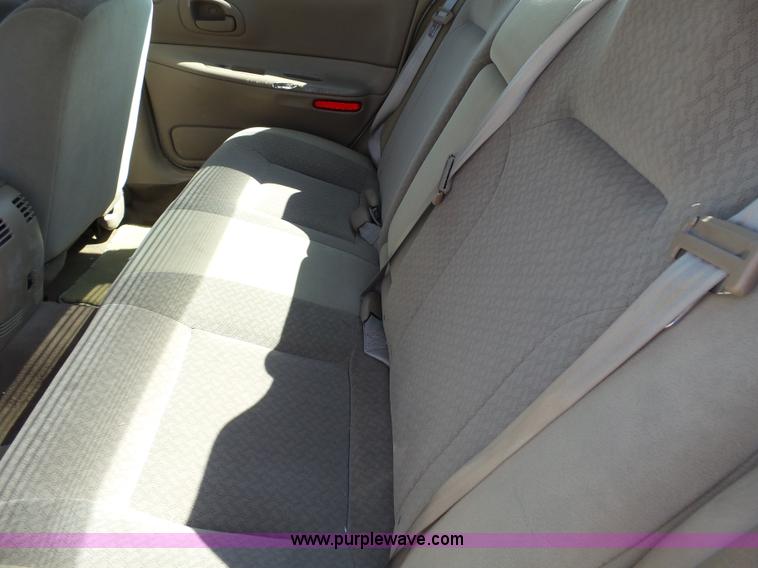 image for item J4937 2002 Dodge Intrepid SE