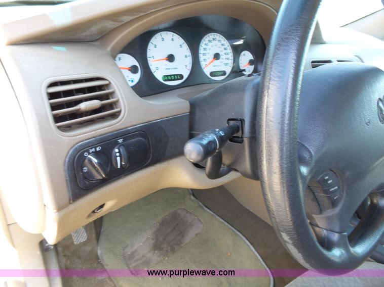 image for item J4937 2002 Dodge Intrepid SE