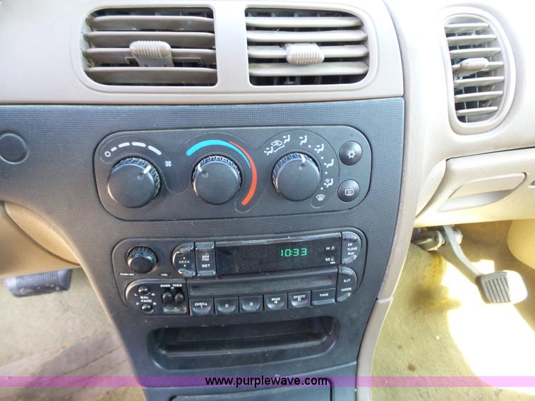 image for item J4937 2002 Dodge Intrepid SE