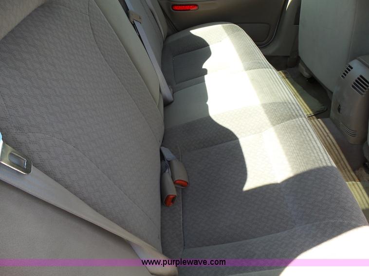 image for item J4937 2002 Dodge Intrepid SE