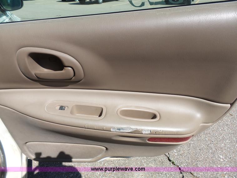 image for item J4937 2002 Dodge Intrepid SE