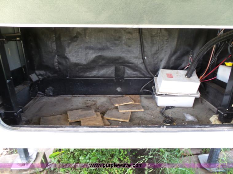 image for item J4949 2004 Cedar Creek camper