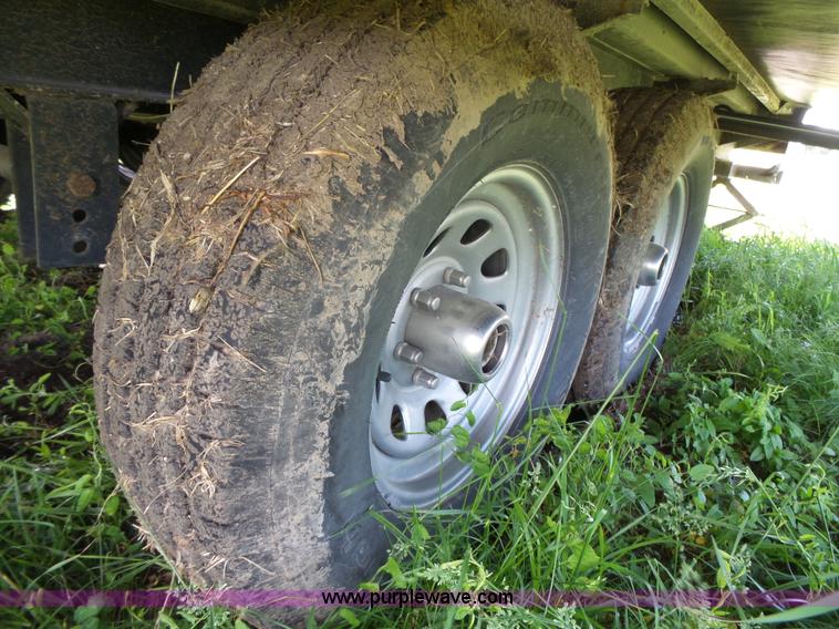 image for item J4949 2004 Cedar Creek camper