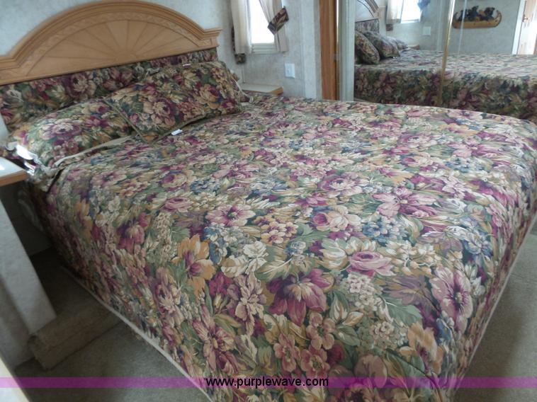 image for item J4949 2004 Cedar Creek camper