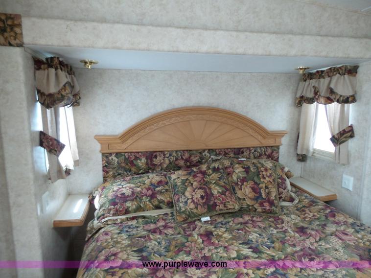 image for item J4949 2004 Cedar Creek camper